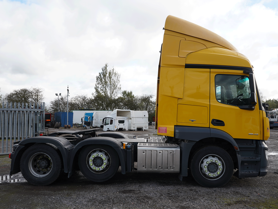 2015 MERCEDES ACTROS 2543 6x2 TRACTOR TRUCK