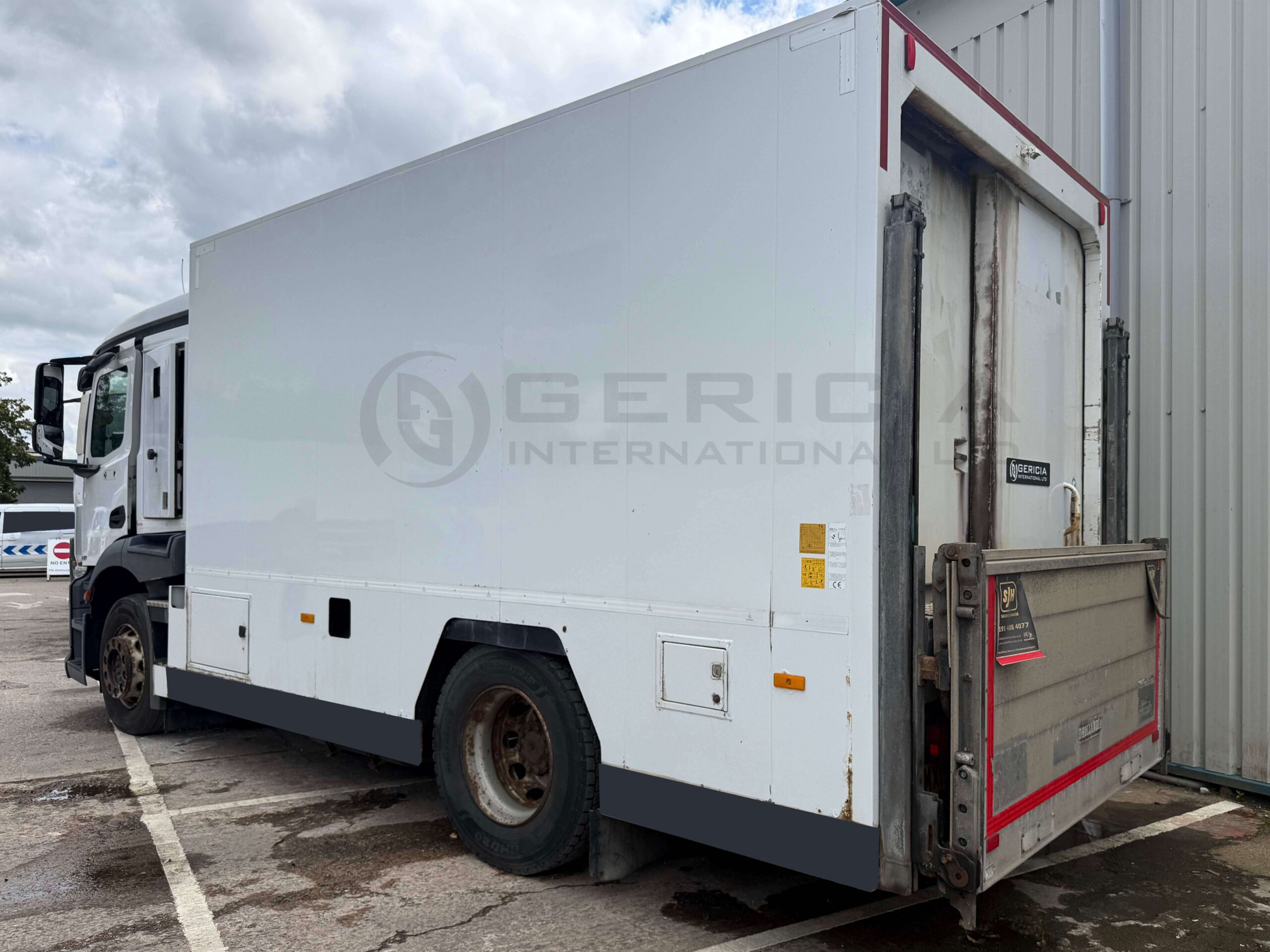 2015 Mercedes-Benz Armoured Truck Cash-In-Transit (CIT)