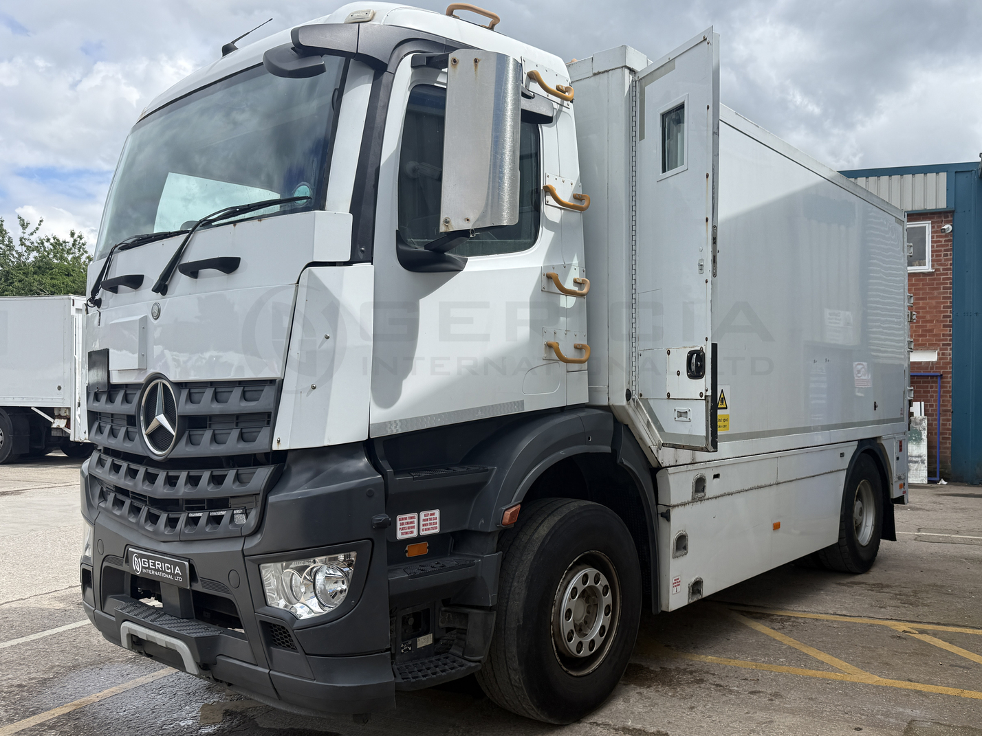 2015 Mercedes-Benz Armoured Truck Cash-In-Transit (CIT)