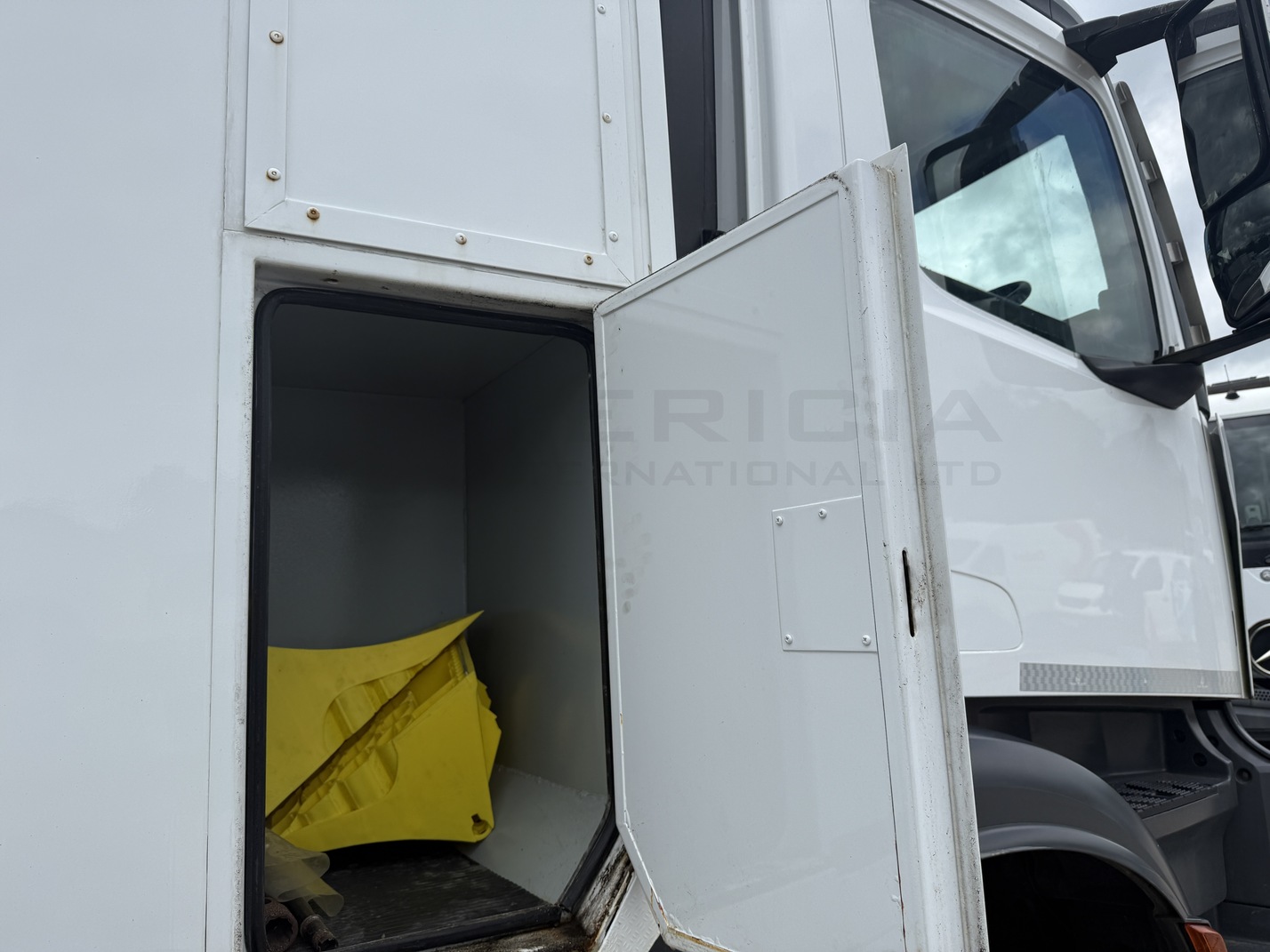 2015 Mercedes-Benz Armoured Truck Cash-In-Transit (CIT)