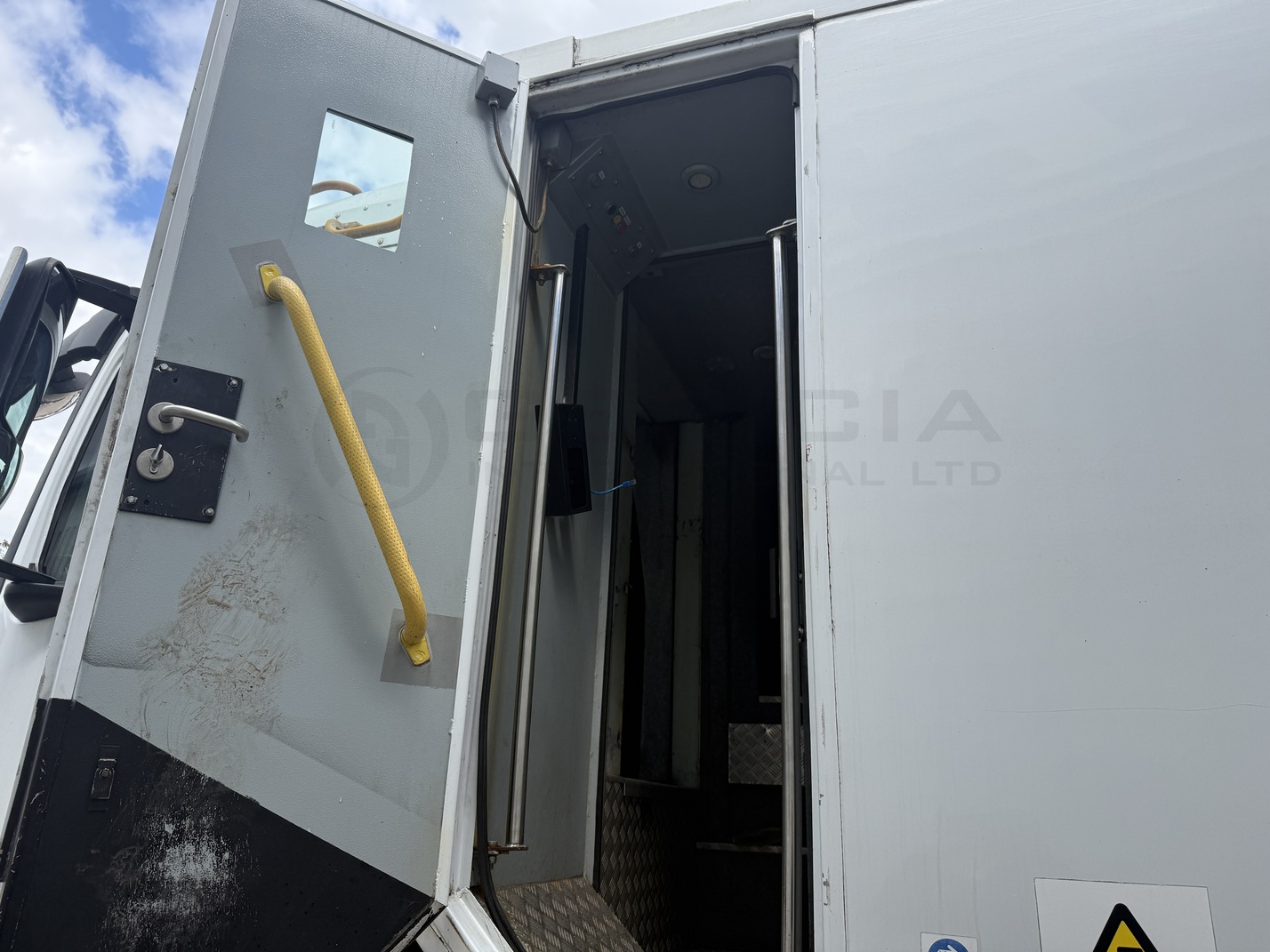 2015 Mercedes-Benz Armoured Truck Cash-In-Transit (CIT)