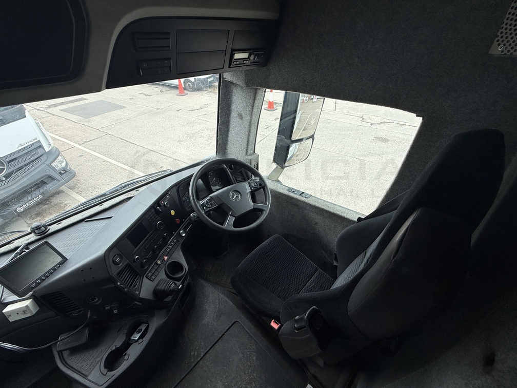 2015 Mercedes-Benz Armoured Truck Cash-In-Transit (CIT)